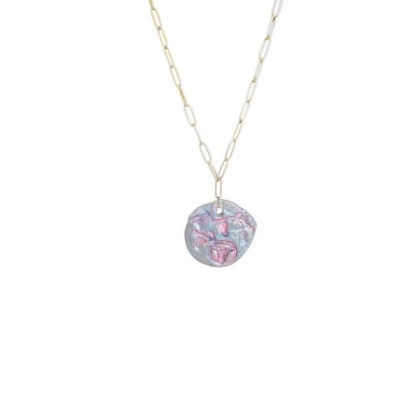 Iridescent Pearl Magenta Blue Bull Stamped Coin Stainless Steel Necklace - Picture 5 of 7